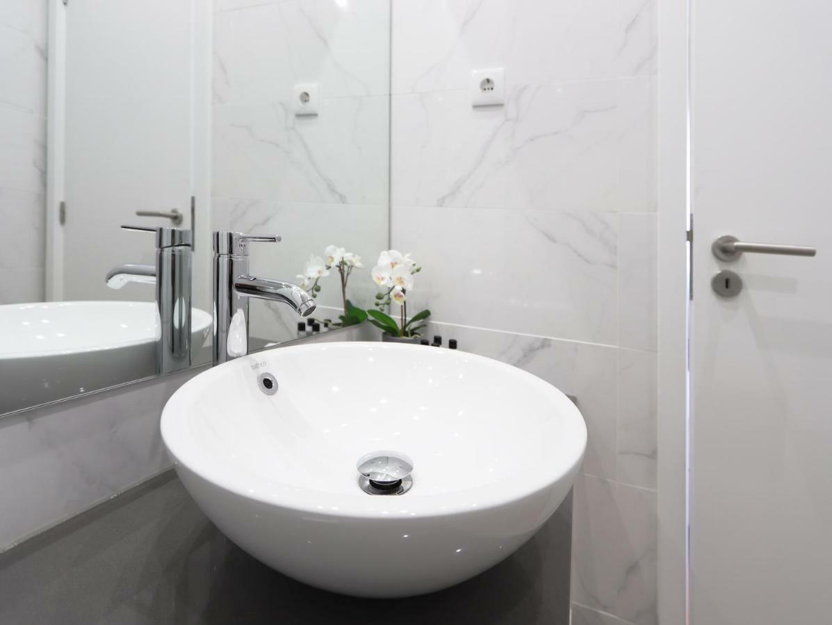 Hm - Living Batalha Square 1 Apartment Porto Ngoại thất bức ảnh